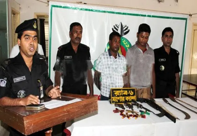 যশোরে চারটি আগ্নেয়াস্ত্রসহ দুই সন্ত্রাসী আটক