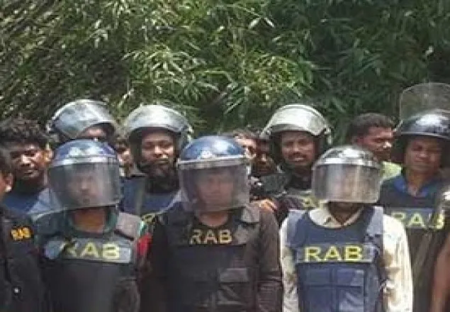 ‘জঙ্গি আস্তানায়’ অভিযান শেষ, বিস্ফোরকসহ আটক ৩
