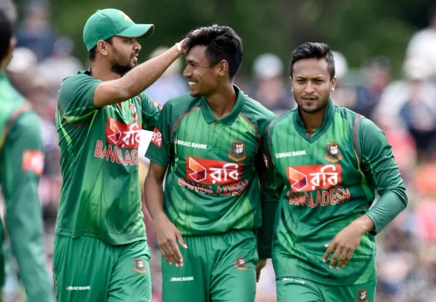 শুরুতেই  মুস্তাফিজের আঘাত