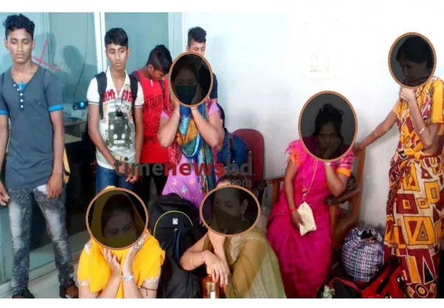 ভারতে পাচার হওয়া ৬ তরুণীসহ ১১ জন দেশে ফিরেছে