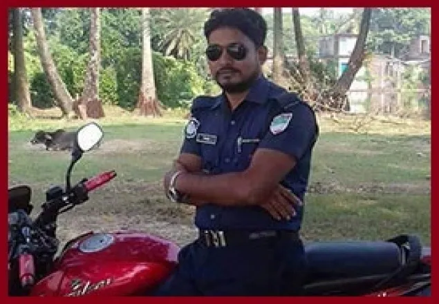 সাতক্ষীরায় অভিযান শেষে নিজ গুলিতে পুলিশ নিহত 
