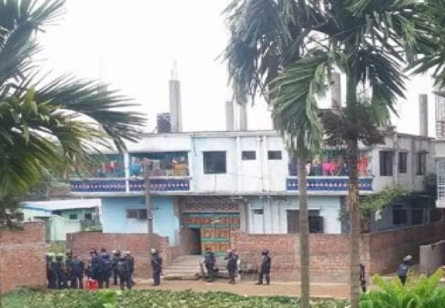 সাভারের ‘জঙ্গি আস্তানায়’ বোমা নিস্ক্রিয়কারী দল