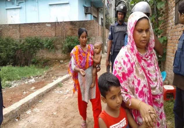 'জঙ্গি আস্তানা'য় অভিযান শুরু, বিস্ফোরণের শব্দ