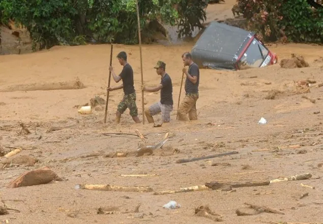 শ্রীলঙ্কায় বন্যায় নিহত শতাধিক, ঘরহারা প্রায় ৩ হাজার