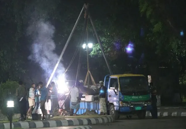 অ্যানেক্স ভবনের সামনে ভাস্কর্যটি পুনঃস্থাপন