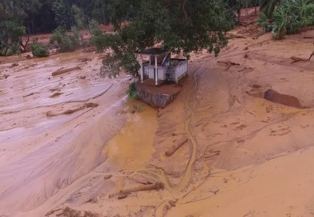 শ্রীলঙ্কায় ভূমিধসে নিহতের সংখ্যা বেড়ে ১১৩