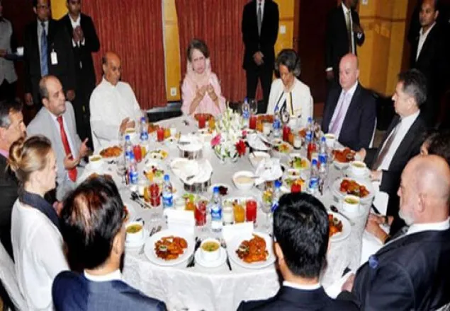 কূটনীতিকদের সঙ্গে খালেদা জিয়ার ইফতার