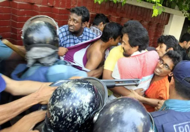 ইমরান এইচ সরকারকে 'কুত্তার মতো' পেটানোর ঘোষণা ছাত্রলীগের