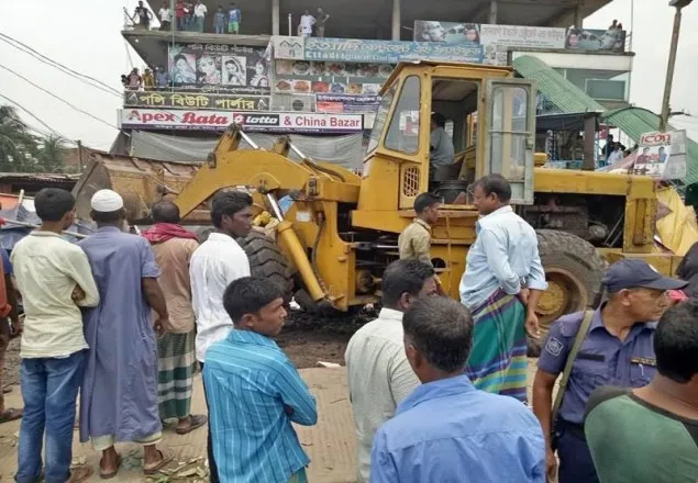 সোনারগাঁয় অর্ধ শতাধিক অবৈধ স্থাপনা উচ্ছেদ