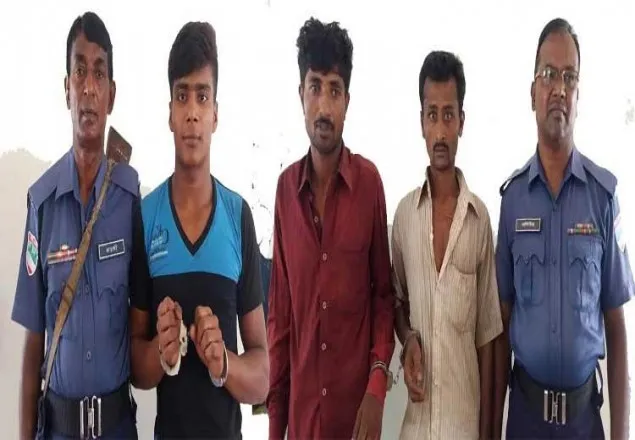 কুষ্টিয়ায় অস্ত্রসহ ৩ ডাকাত আটক