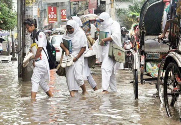 বৃষ্টিতে স্বস্তি এলেও, বেড়েছে রাজধানীবাসীর ভোগান্তি