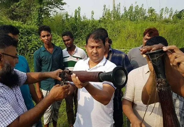 রূপগঞ্জে বিপুল পরিমাণ অস্ত্র উদ্ধার, আটক ৩