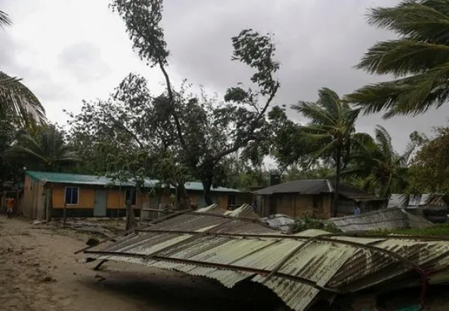 কক্সবাজারে ‘মোরা’য় ক্ষতিগ্রস্তদের মানবেতর জীবন