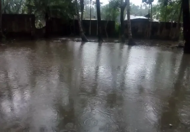 লক্ষ্মীপুরে নিম্নাঞ্চল প্লাবিত, বিপর্যস্ত জনজীবন