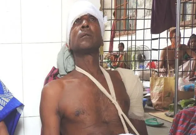 মাগুরায় মেয়েকে উঠিয়ে নিতে বাধা দিলে কুপিয়ে জখম