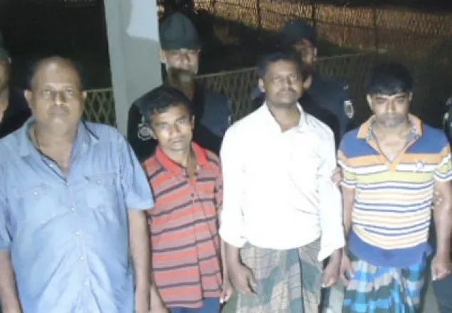 ঝিনাইদহে অস্ত্র-গুলিসহ চার ডাকাত আটক