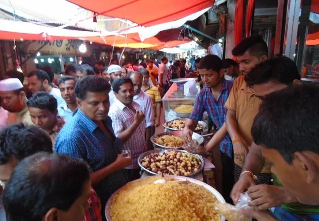 টাঙ্গাইলে জমে উঠেছে ইফতারীর বাজার