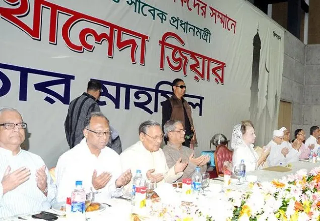 পেশাজীবী-বুদ্ধিজীবীদের সঙ্গে খালেদা জিয়ার ইফতার 