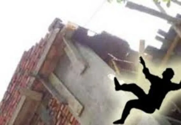 রাজধানীতে ভবন থেকে পড়ে ৩ শ্রমিকের মৃত্যু