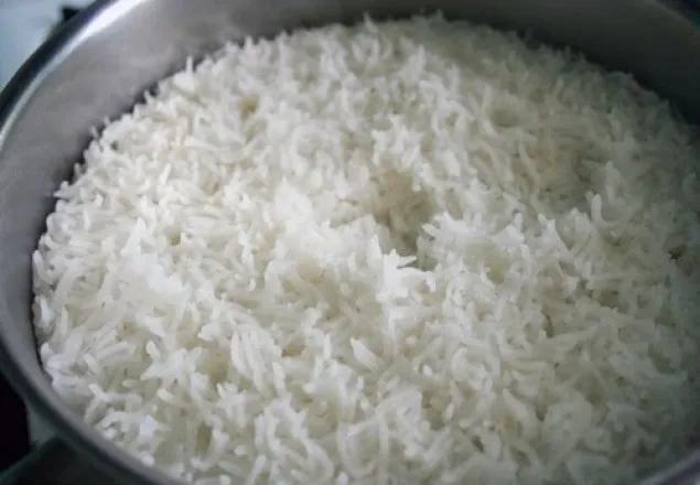 ভাত কম খাচ্ছে নিম্ন আয়ের মানুষ!