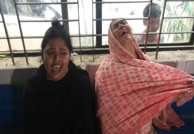 ৩ সন্তানকে হত্যার পর মায়ের রহস্যময় আত্মহত্যা