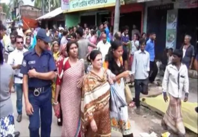 কোটি টাকা হাতিয়ে নেওয়ার অভিযোগে এনজিও কার্যালয় ঘেরাও