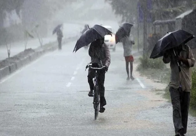 অগ্রসর হচ্ছে নিম্নচাপ, ৩ নম্বর সতর্কসংকেত