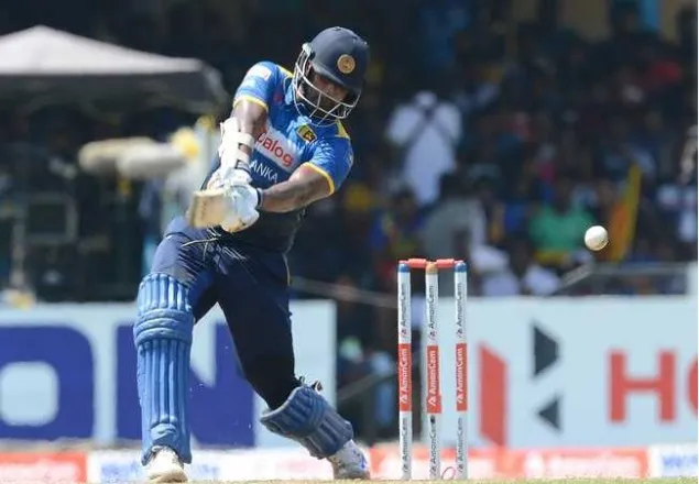 সেমিতে উঠার লড়াইয়ে ব্যাটিংয়ে শ্রীলঙ্কা 