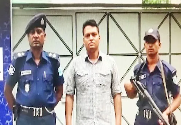 মরিচের গুঁড়া ছিটিয়ে যুবলীগ সন্ত্রাসী পলায়ন, বাড়িতে পুলিশ ক্যাম্প 