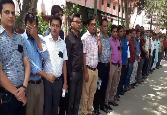 ৯কাষ্টম কর্মকর্তার উপর হামলার প্রতিবাদে বিক্ষোভ, স্বারকলিপি, আমদানি-রফতানি বন্ধ