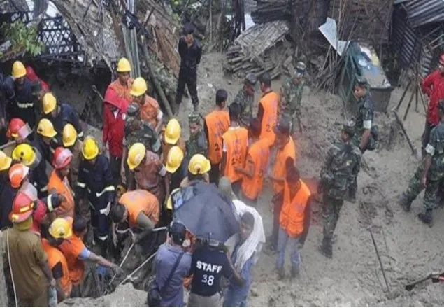 পাহাড় ধসে নিহতের সংখ্যা বেড়ে ১৫৫