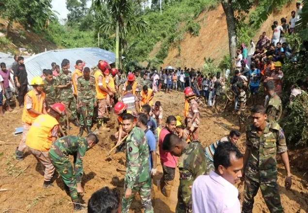পাহাড়ে ত্রাণের জন্য হাহাকার 
