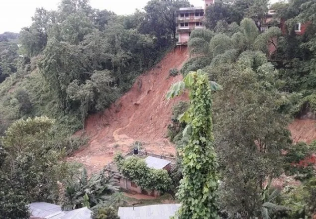 ফের পাহাড়ধসে ২ ভাইয়ের মৃত্যু 