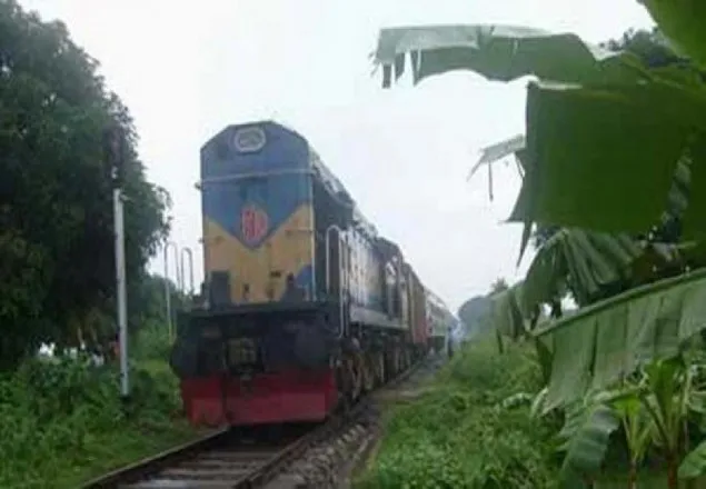 পাহাড় ধসে সিলেটের সঙ্গে ট্রেন চলাচল বন্ধ
