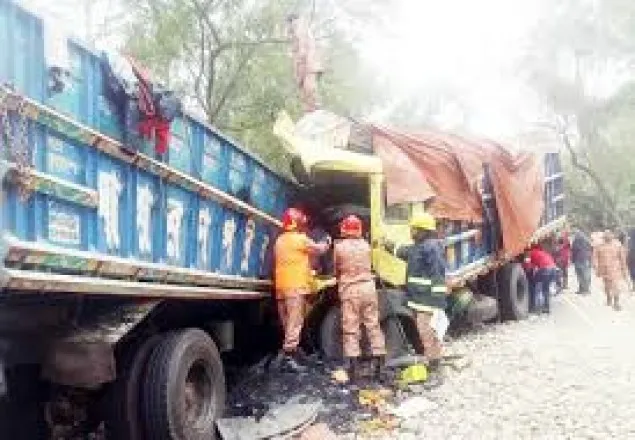 বগুড়ায় দুই ট্রাকের মুখোমুখি সংঘর্ষে নিহত ৩
