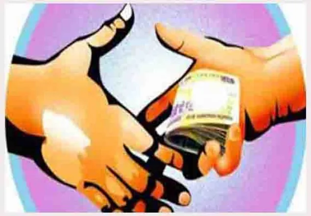 মেয়ের প্রশ্নে হুঁশ ফিরেছে ঘুষখোর বাবার!