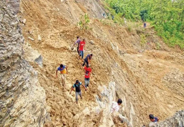 মন্ত্রণালয়ের প্রতিবেদন: পার্বত্য চট্টগ্রামে পাহাড়ধসের কারণ বজ্রপাত!