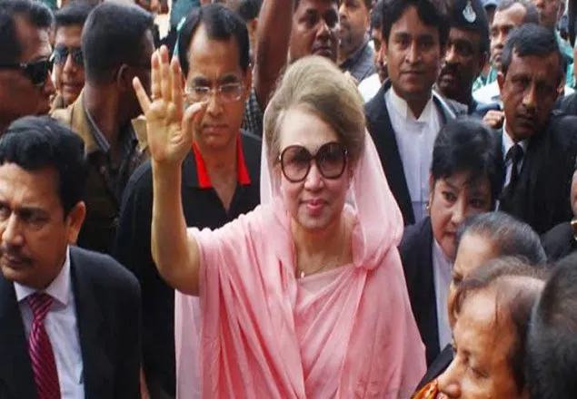 হাজিরা দিতে আদালতে খালেদা