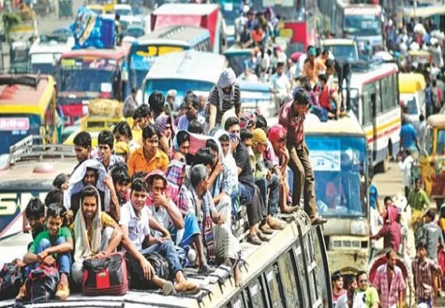 বেশি ভাড়া গুনতে হচ্ছে ঘরমুখো শ্রমিকদের