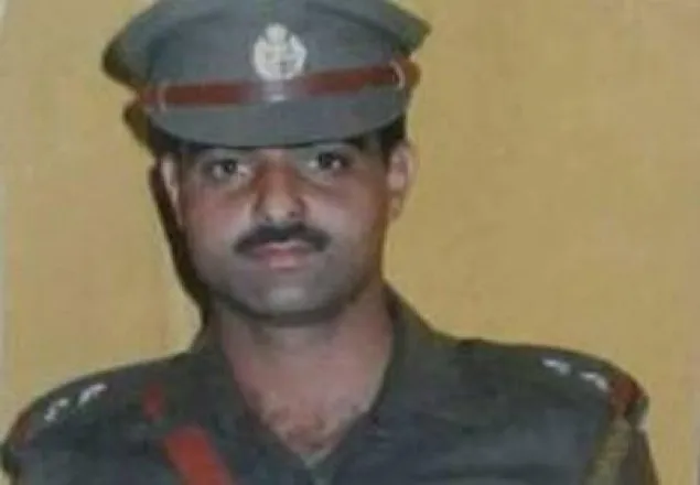 কাশ্মীরে পুলিশ অফিসারকে পিটিয়ে হত্যা