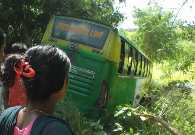 গোপালগঞ্জের কাশিয়ানিতে বাস-মাইক্রোবাসের সংঘর্ষে নিহত ৩