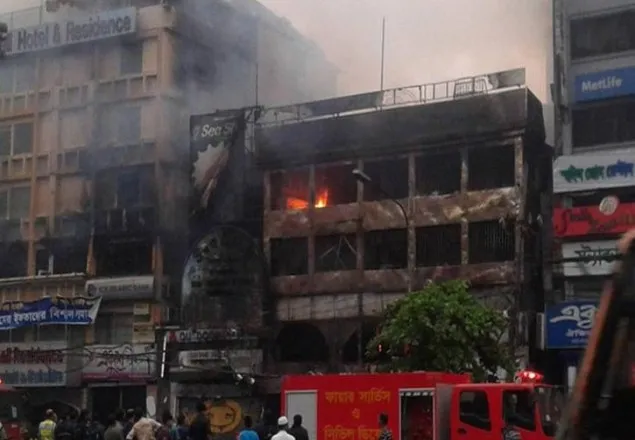 উত্তরায় অগ্নিকাণ্ডে ২ জনের মৃত্যু