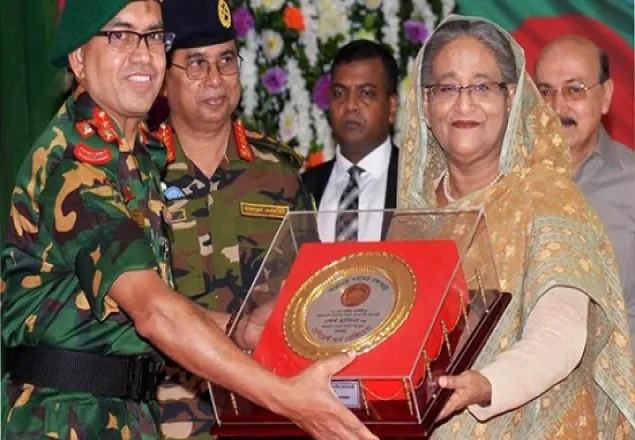 ‘বিশ্বের সঙ্গে তাল মেলাতে চাই শক্তিশালী সশস্ত্র বাহিনী’