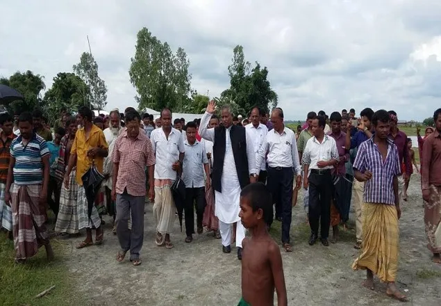  লালমনিরহাটে এমপির নদী ভাঙ্গন এলাকা পরিদর্শন