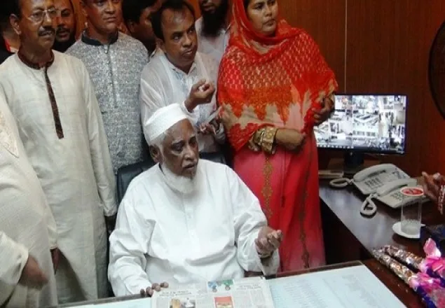 ৩ দিন পর ফের মেয়রের চেয়ারে এমএ মান্নান 