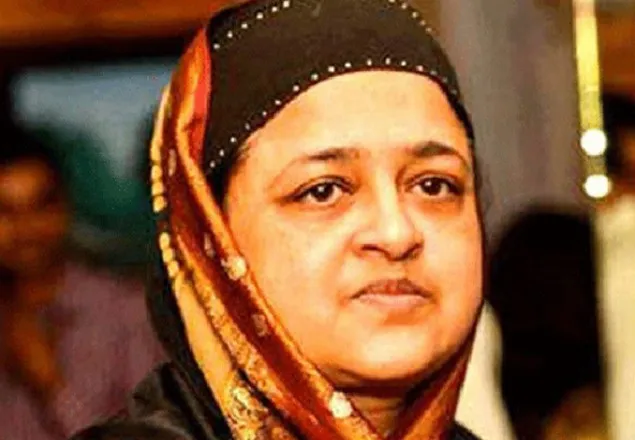 ইলিয়াসের স্ত্রী লুনাকে লন্ডন যেতে ফের বাধা
