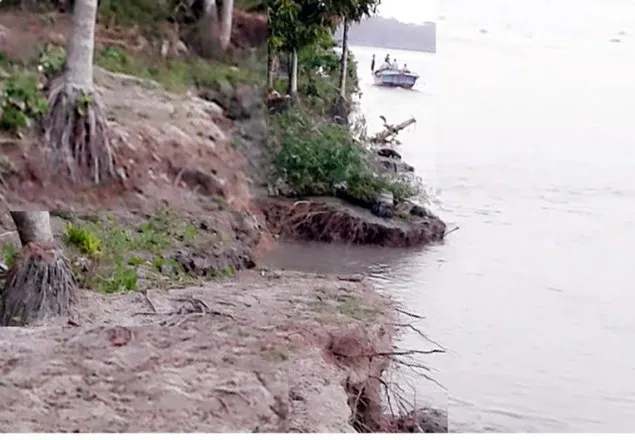 ইন্দুরকানী নদী ভাঙ্গন বিলীন হচ্ছে বসত বাড়ি ও কৃষি জমি