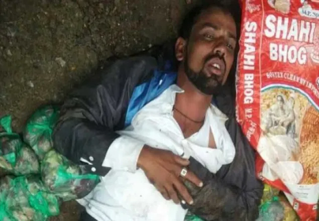 'গোরক্ষা'য় আত্মঘাতী! মার খেলেন বিজেপি নেতাই