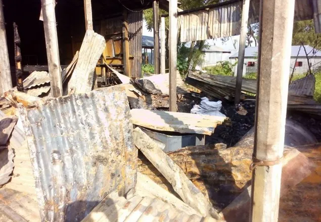  লালমনিরহাটে অগ্নিকাণ্ডে ৫টি দোকান ভস্মীভূত