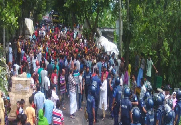 বেতন না দিয়ে সরকারি স্পিনিং মিল বন্ধ, বিক্ষোভ